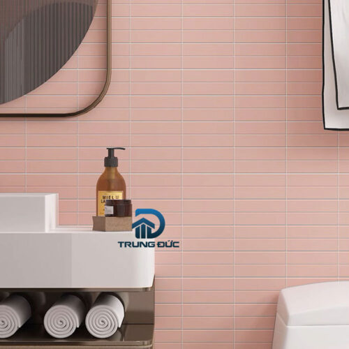 Gạch mosaic que đũa màu hồng trang trí phòng tắm