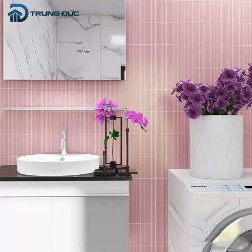 Gạch mosaic thanh que màu hồng trang trí phòng tắm