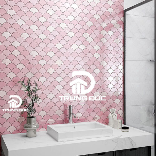 Gạch mosaic vảy cá màu hồng trang trí phòng tắm
