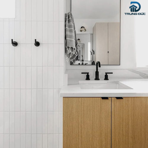 Gạch mosaic que đũa ốp phòng vệ sinh màu trắng mờ