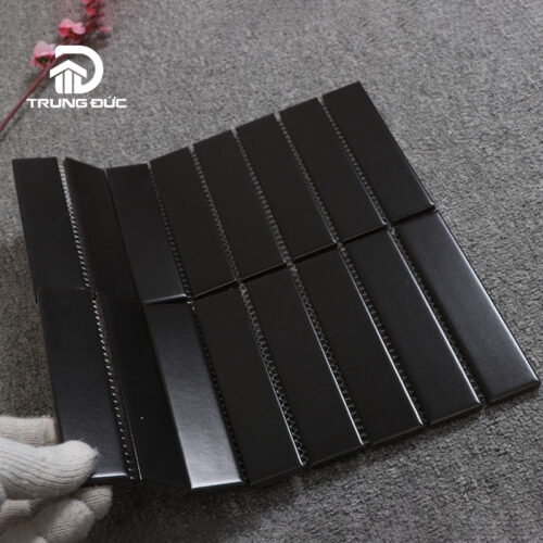Gạch mosaic que đũa màu đen mờ 32x145 mm