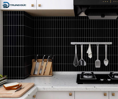Gạch mosaic thanh que ốp bếp màu đen mờ