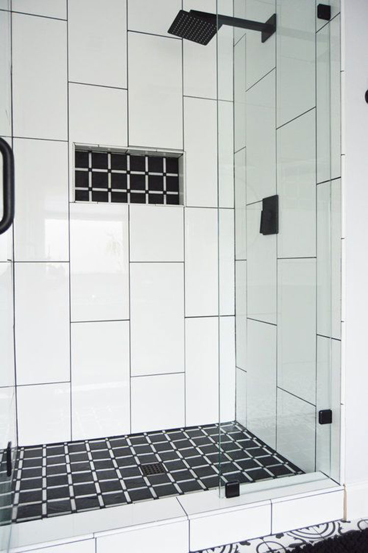 Ốp phòng tắm bằng gạch trắng tinh
